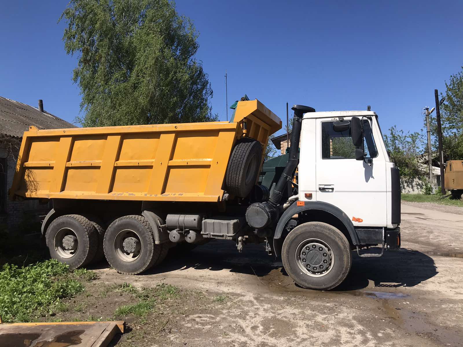 Самоскид МАЗ 551605